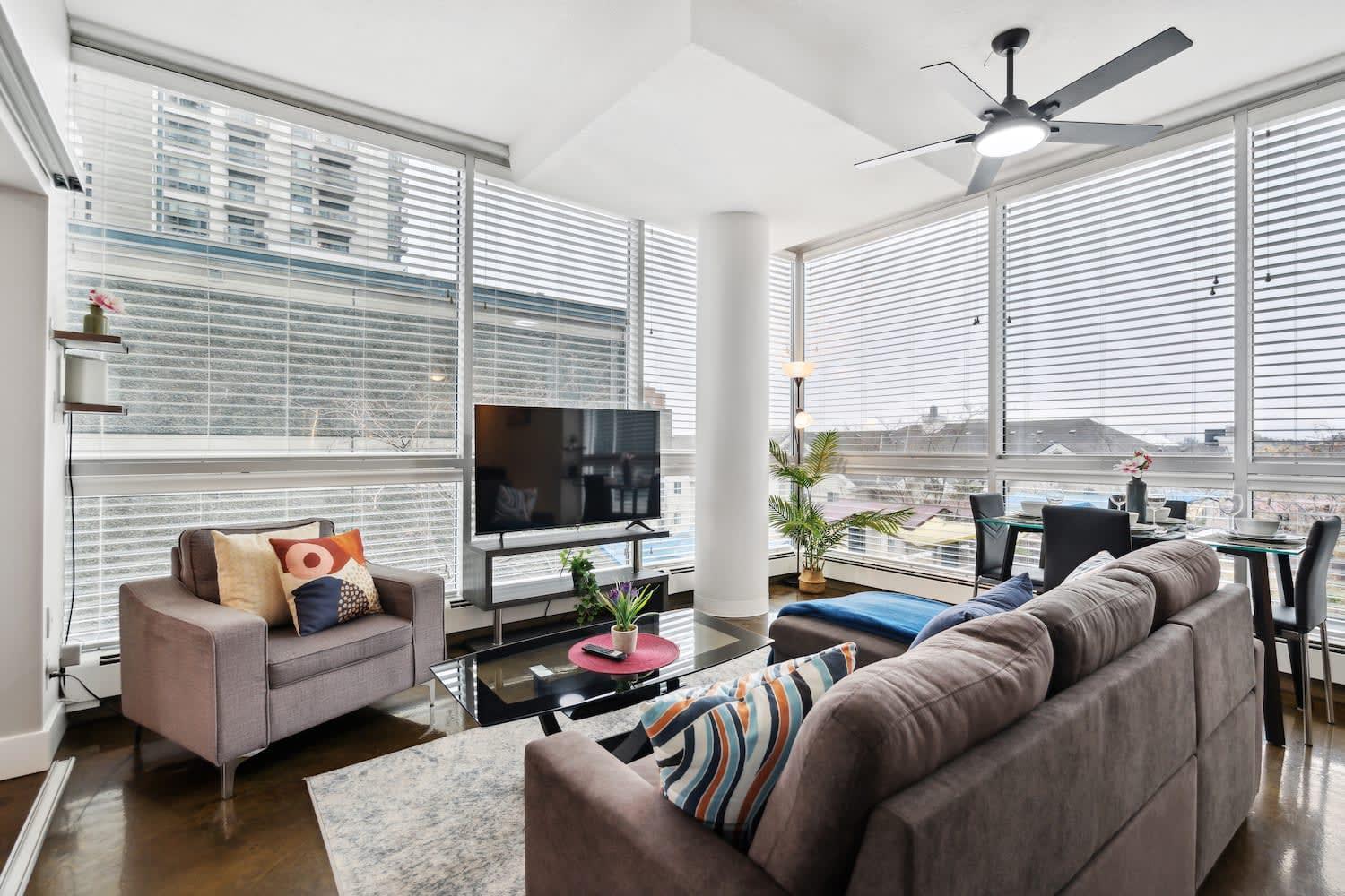 Upscale 2Br Condo - King Bed - Stunning Views Calgary Zewnętrze zdjęcie