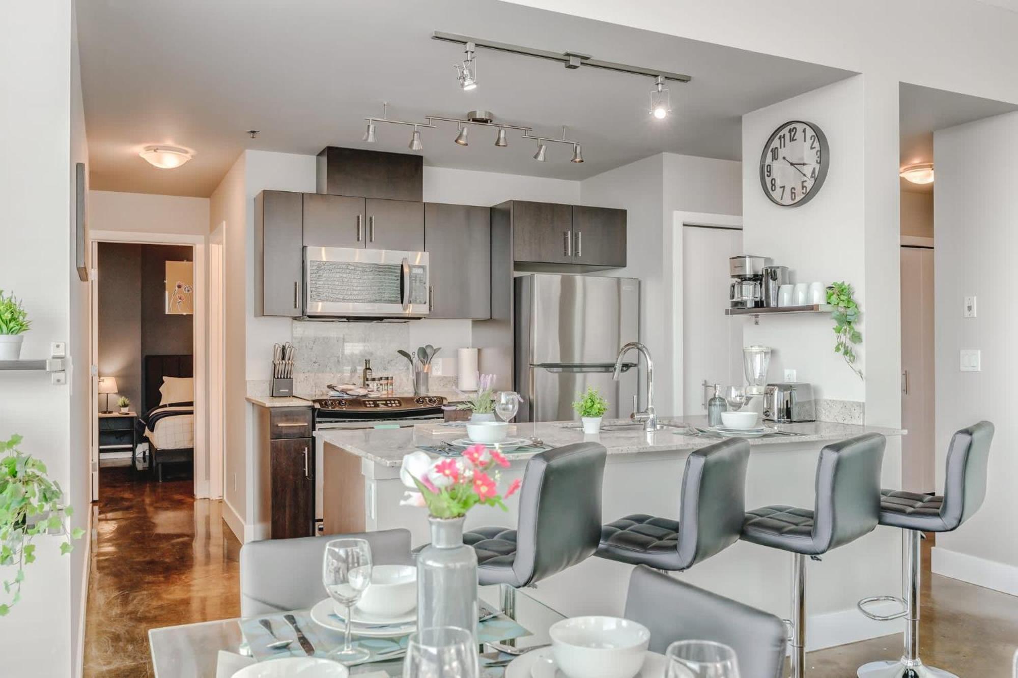 Upscale 2Br Condo - King Bed - Stunning Views Calgary Zewnętrze zdjęcie