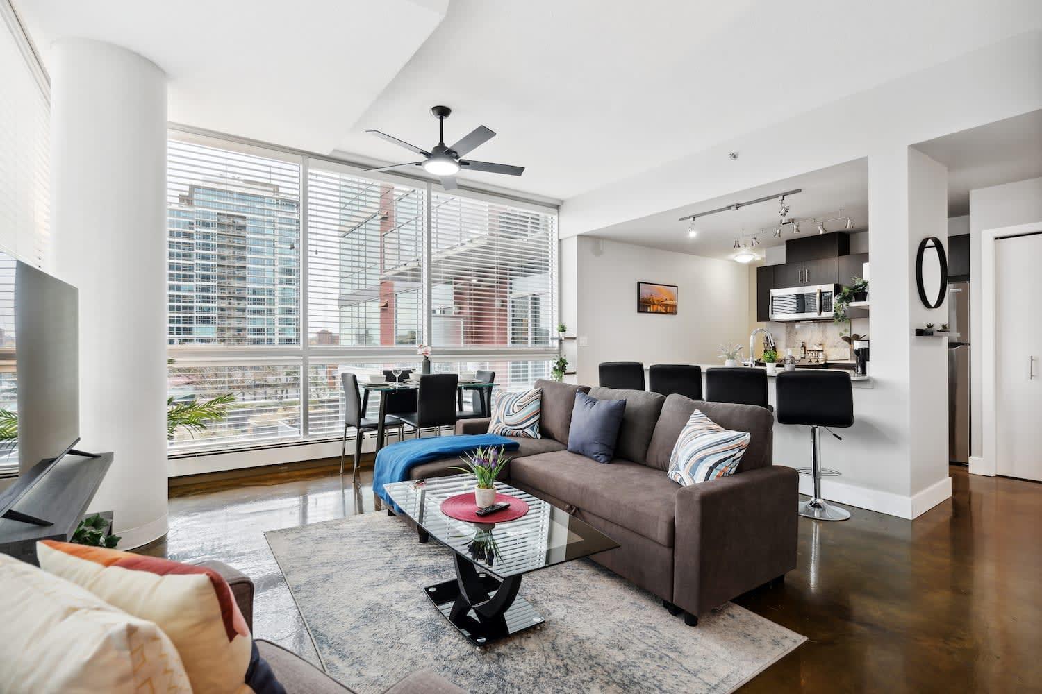 Upscale 2Br Condo - King Bed - Stunning Views Calgary Zewnętrze zdjęcie