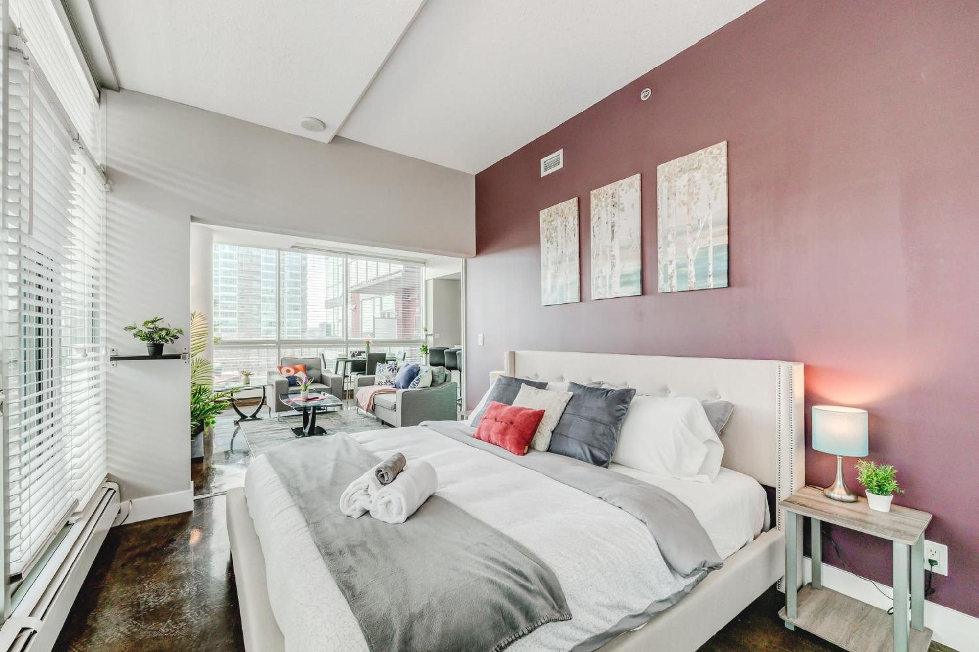Upscale 2Br Condo - King Bed - Stunning Views Calgary Zewnętrze zdjęcie